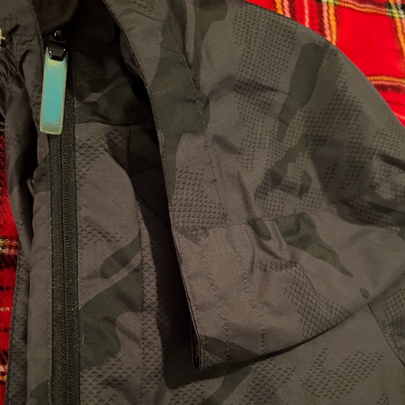 #34 Champion boys poly jacket in grey camo - Picture 3 of 3